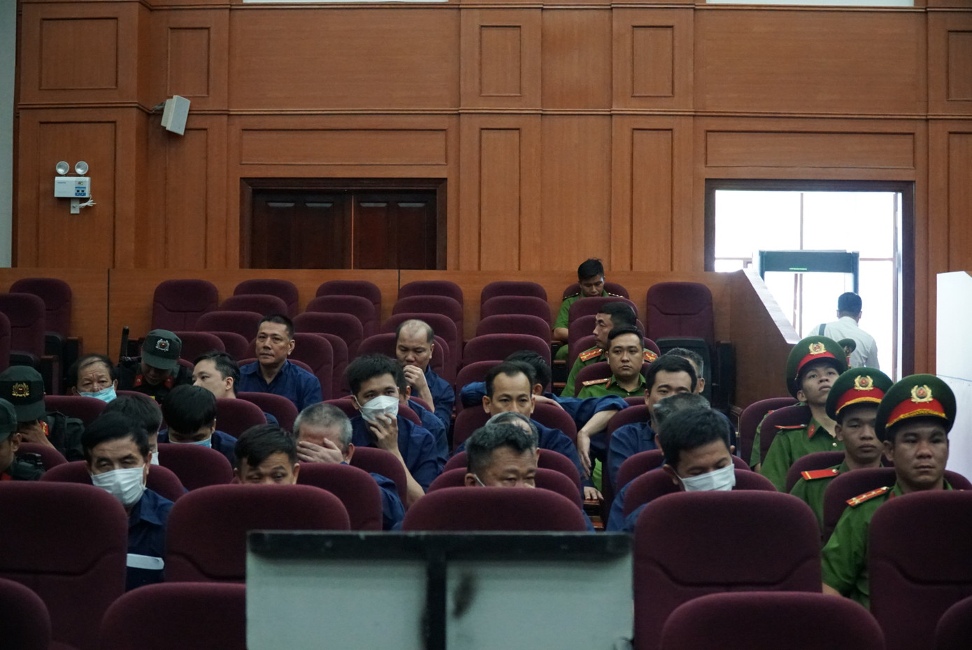Các bị cáo tại phiên tòa.