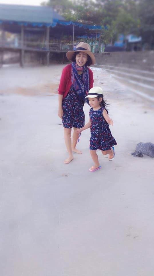 Đưa bé Lavie về thăm quê, Mai Phương nhắn nhủ con gái gây xúc động ảnh 4