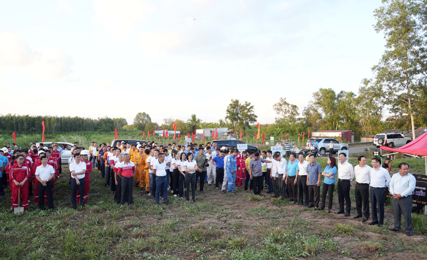 Cán bộ, người lao động dầu khí hưởng ứng tại lễ phát động Cán bộ, người lao động dầu khí hưởng ứng tại lễ phát động