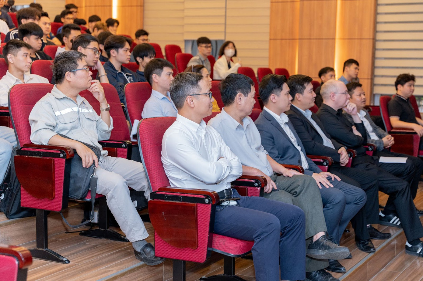 Đại diện đến từ Doanh nghiệp và Nhà trường