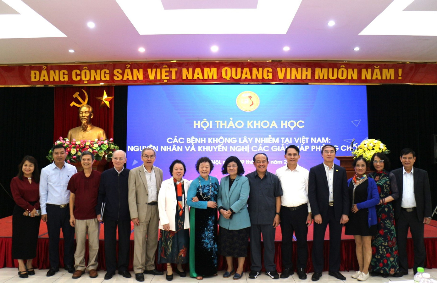 Các đại biểu tham dự tham luận và tham dự hội thảo Các đại biểu tham dự tham luận và tham dự hội thảo