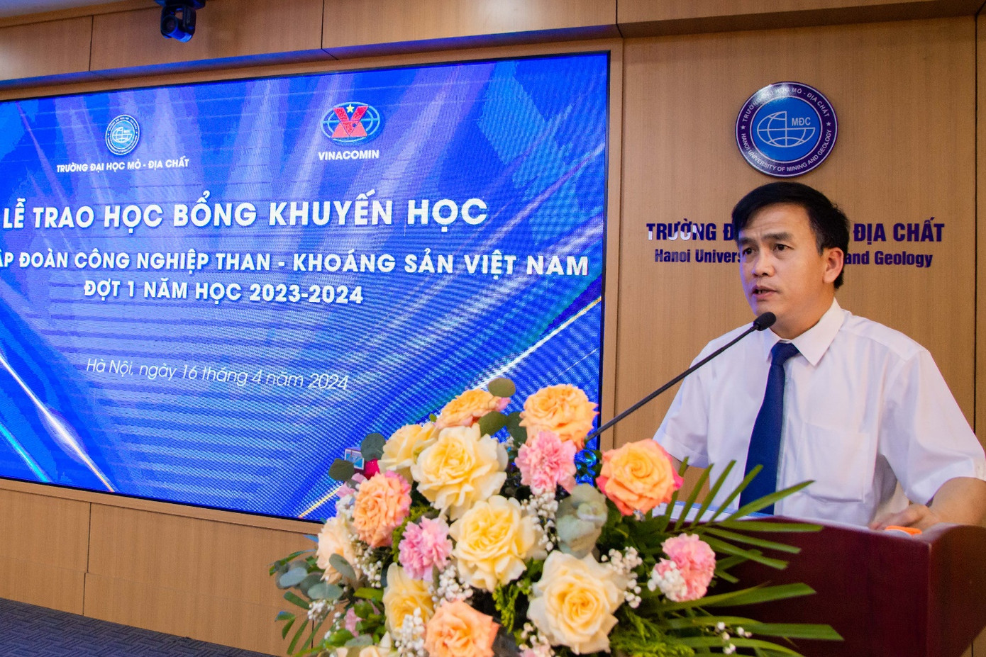 Hiệu trưởng trường Quản trị kinh doanh - Vinacomin Ngô Xuân Khoa phát biểu tại chương trình.