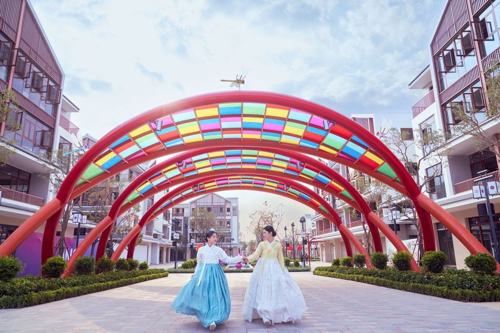 Không gian đậm sắc màu Hàn Quốc tại K-Town