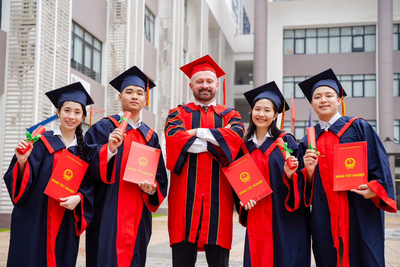 Học sinh Vinschool chứng tỏ bản lĩnh, trí tuệ và khả năng lãnh đạo với nhiều giải thưởng, học bổng xuất sắc và kết quả ứng tuyển Đại học ấn tượng.