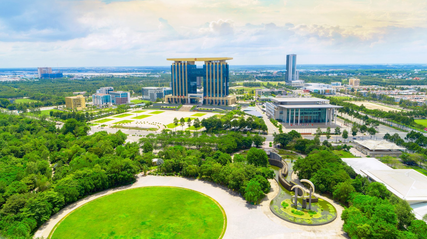 Becamex IDC đang thúc đẩy ứng dụng chuyển dịch năng lượng xanh tại Bình Dương, đặt các yếu tố phát triển bền vững, kiến tạo lợi thế cho nhà đầu tư thực hiện ESG và các mục tiêu Net Zero. Becamex IDC đang thúc đẩy ứng dụng chuyển dịch năng lượng xanh tại Bình Dương, đặt các yếu tố phát triển bền vững, kiến tạo lợi thế cho nhà đầu tư thực hiện ESG và các mục tiêu Net Zero.