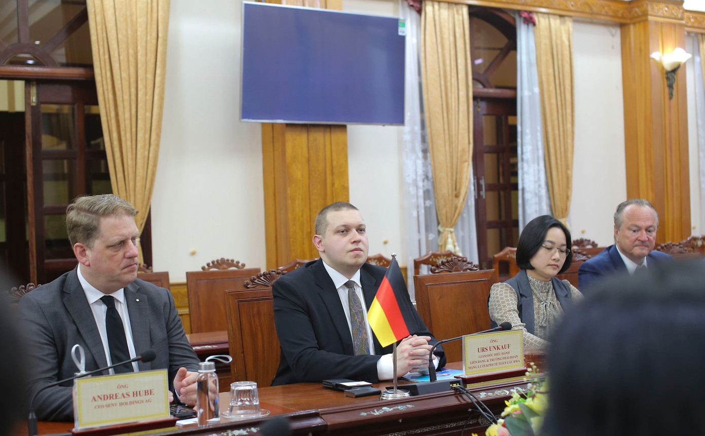 Tỉnh Bình Định làm việc với Đoàn công tác của Hiệp hội Phát triển Kinh tế và Ngoại thương, Cộng hòa liên bang Đức. Ảnh: Trương Định