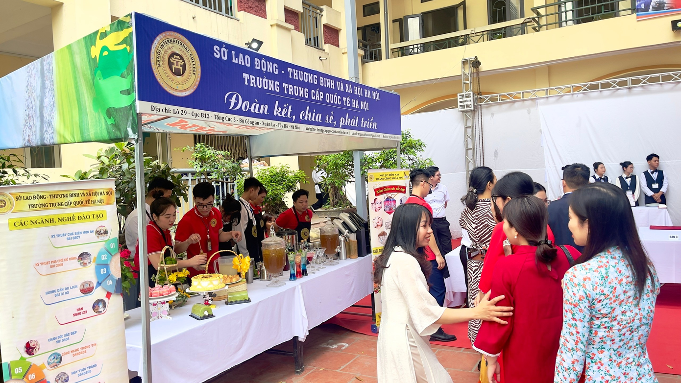 Gian hàng Pha chế đồ uống của Trường Trung Cấp Quốc Tế Hà Nội