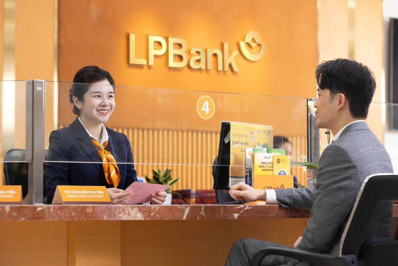 Ngân hàng TMCP Bưu điện Liên Việt (LPBank) công bố thay đổi kế hoạch lợi nhuận trước thuế năm 2024 lên mức 10.500 tỷ đồng (tăng gần 50% so với năm 2023).