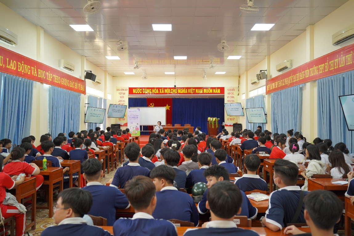 Hướng nghiệp đóng vai trò quan trọng đến tương lai của mỗi học sinh Hướng nghiệp đóng vai trò quan trọng đến tương lai của mỗi học sinh