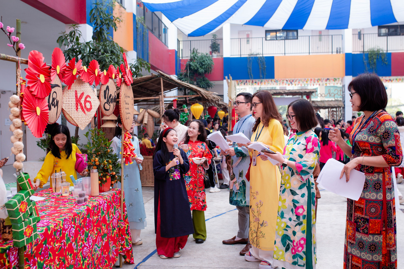 Lễ hội mùa Xuân cho học sinh trải nghiệm Tết Cổ truyền Việt Nam.