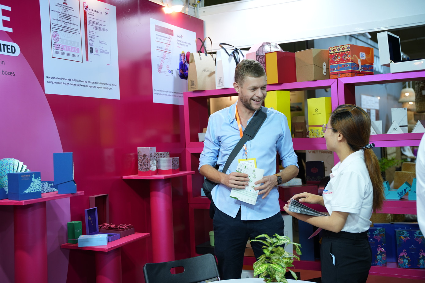 Triển lãm thu hút hàng nghìn nhà mua hàng quốc tế đến Việt Nam để tìm nguồn cung ứng.