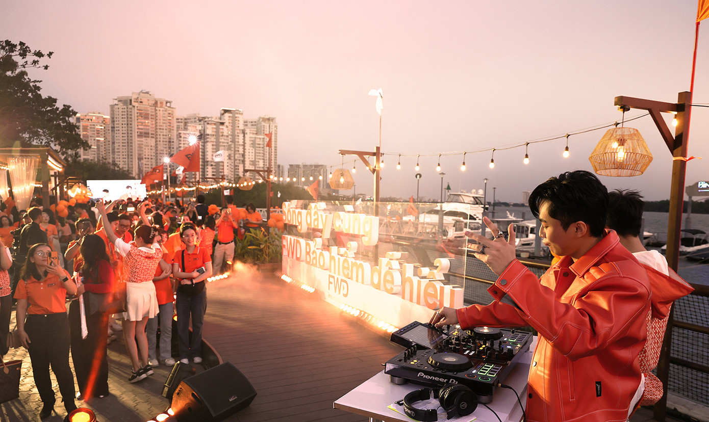 Tinh thần sống đầy với đam mê được lan tỏa rộng rãi trong buổi ra mắt chiến dịch “Sống đầy cùng FWD Bảo hiểm dễ hiểu” (Time to play). Tinh thần sống đầy với đam mê được lan tỏa rộng rãi trong buổi ra mắt chiến dịch “Sống đầy cùng FWD Bảo hiểm dễ hiểu” (Time to play).