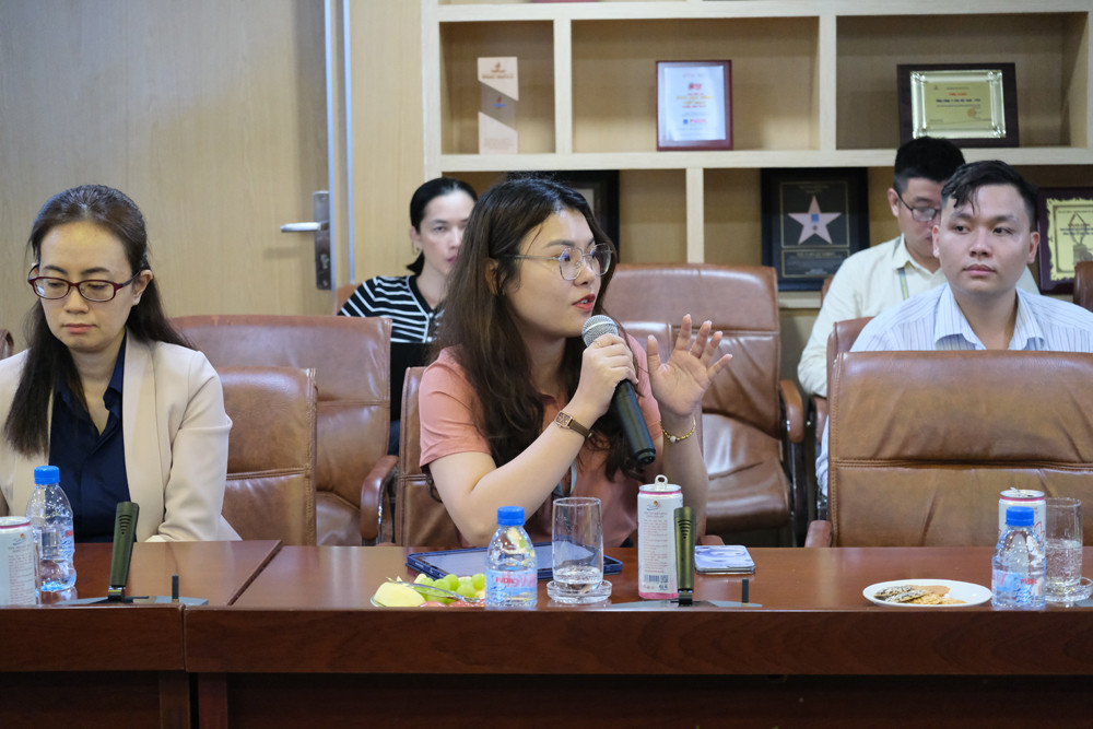 Đại diện cổ đông lớn, nhà đầu tư đặt câu hỏi với Lãnh đạo PVOIL Đại diện cổ đông lớn, nhà đầu tư đặt câu hỏi với Lãnh đạo PVOIL