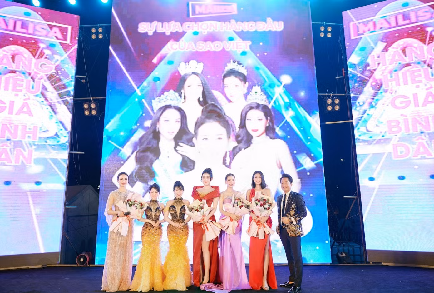 Dàn người đẹp nổi tiếng cùng ca sĩ đình đám góp mặt trong buổi khai trương Mailisa Nha Trang cực hoành tráng.