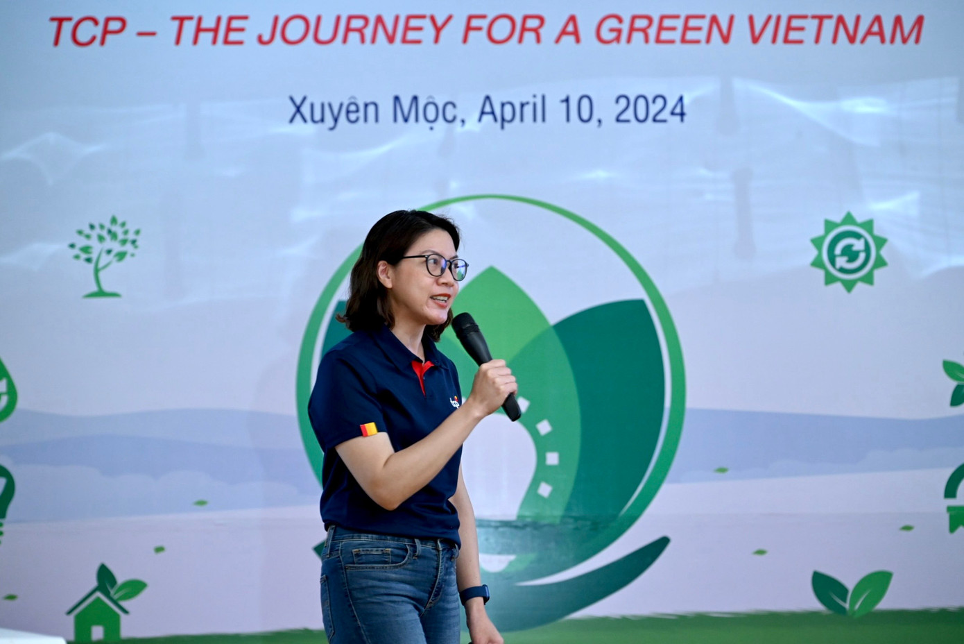 Tham gia hội thảo, bà Arjaree Suwangool, Giám đốc Truyền Thông Đối Ngoại Tập đoàn TCP đã chia sẻ về những hoạt động, quy trình sản xuất của Tập đoàn trong bảo vệ môi trường, tái chế, và trung hòa các-bon