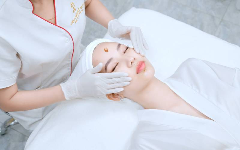 Chăm sóc và điều trị da cho khách hàng tại Viện thẩm mỹ DIVA Chăm sóc và điều trị da cho khách hàng tại Viện thẩm mỹ DIVA