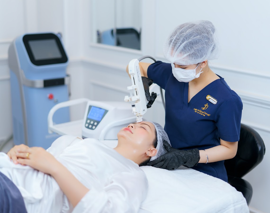 Đội ngũ y bác sĩ và kỹ thuật viên tại Chuỗi hệ thống Viện Thẩm Mỹ DIVA có trình độ chuyên môn cao