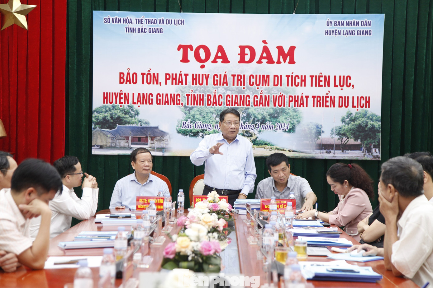 Các đại biểu tham dự tọa đàm