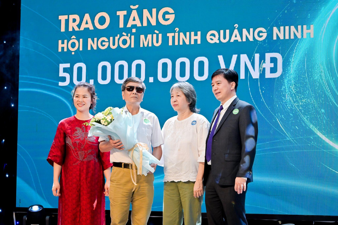 50 triệu đồng từ hoạt động chạy trực tuyến được CLB Glôcôm Việt Nam, Bệnh viện Mắt Hà Nội 2 trao tặng cho Hội người mù tỉnh Quảng Ninh 50 triệu đồng từ hoạt động chạy trực tuyến được CLB Glôcôm Việt Nam, Bệnh viện Mắt Hà Nội 2 trao tặng cho Hội người mù tỉnh Quảng Ninh