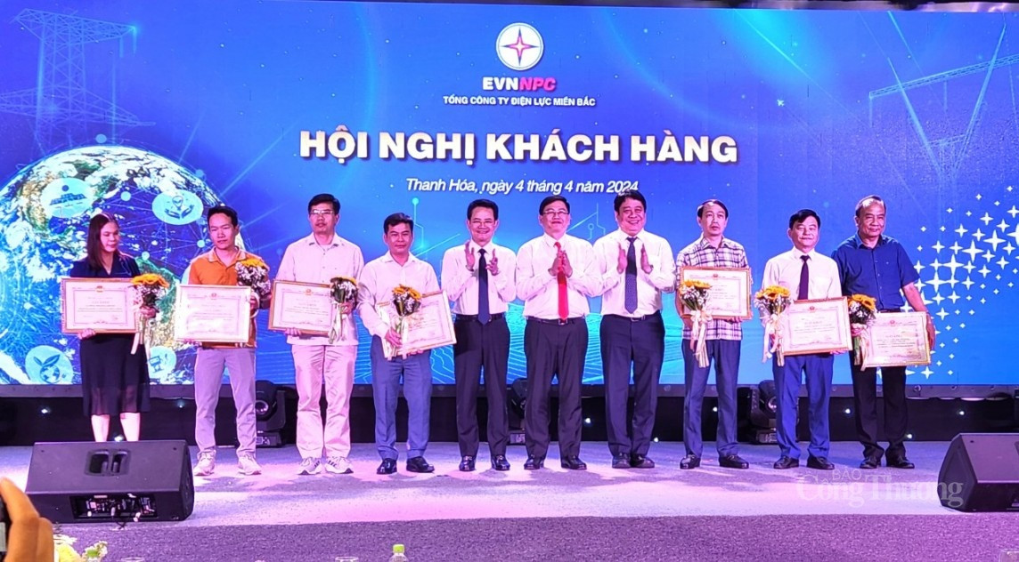 EVNNPC vinh danh các khách hàng sử dụng điện tiết kiệm và hiệu quả và điển hình trong thực hiện DR