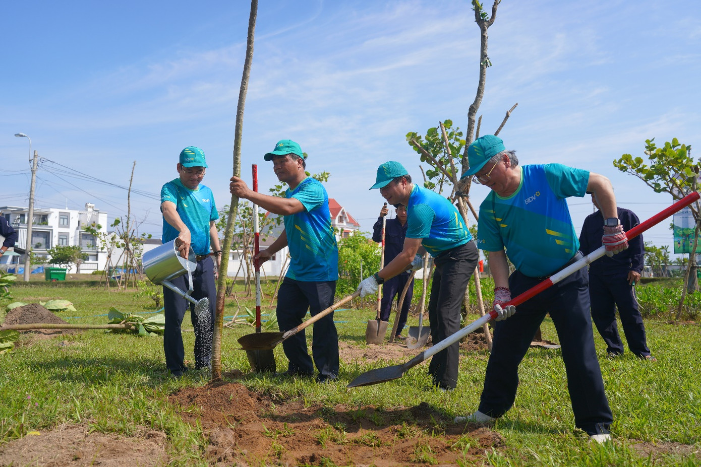 Đại biểu tham gia trồng cây tại sự kiện Đại biểu tham gia trồng cây tại sự kiện