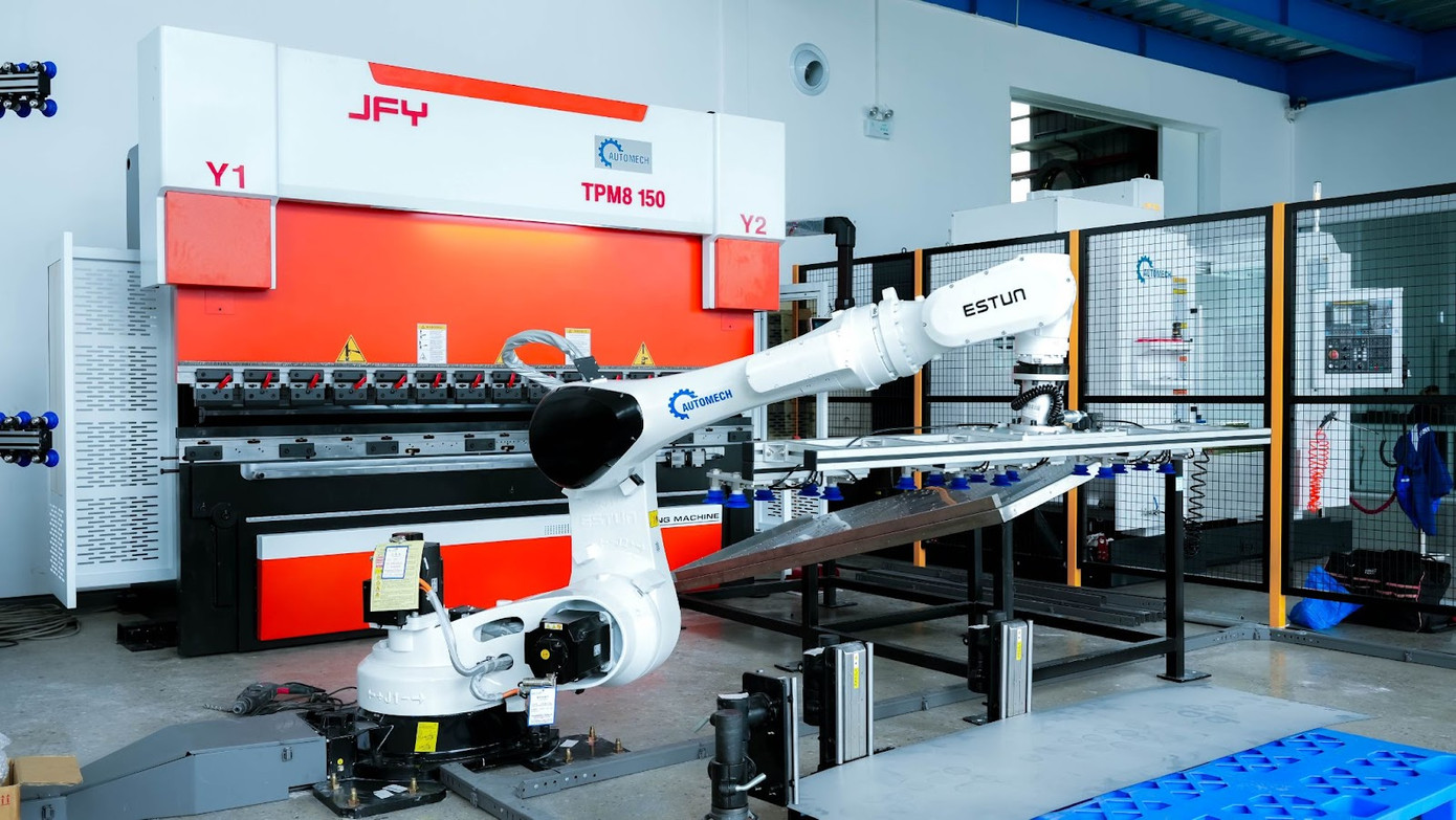 Trạm chấn tự động robot ESTUN kết hợp máy chấn CNC JFY do Automech cung cấp