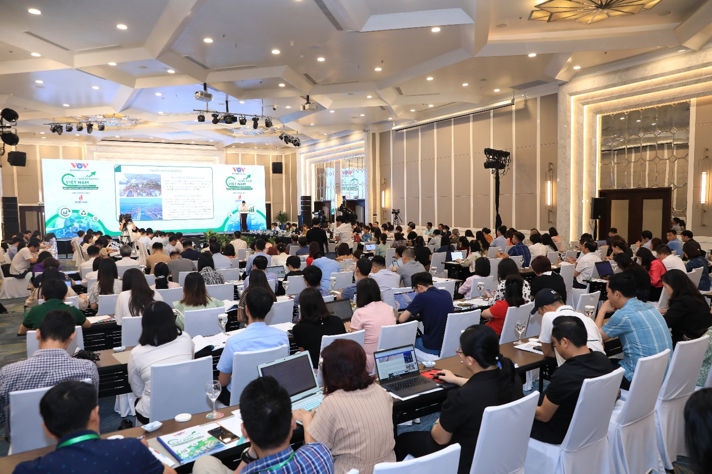 Quang cảnh Diễn đàn doanh nghiệp Việt Nam: Đẩy mạnh phát triển kinh tế xanh Quang cảnh Diễn đàn doanh nghiệp Việt Nam: Đẩy mạnh phát triển kinh tế xanh