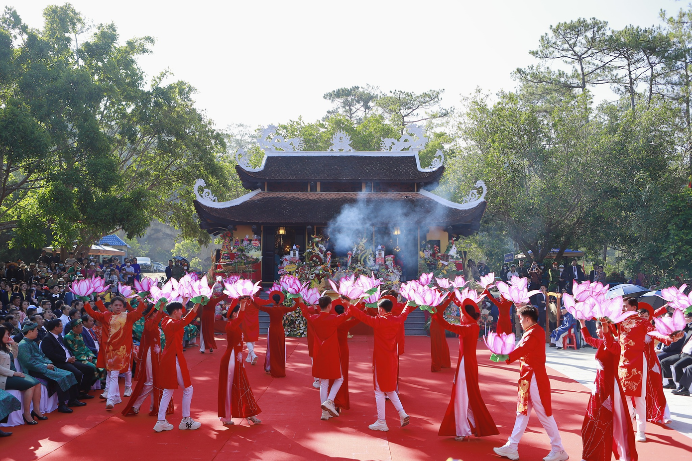 Nghi lễ tại Đền Thượng, di tích Đền Hùng, Tea Resort Prenn, Tp. Đà Lạt