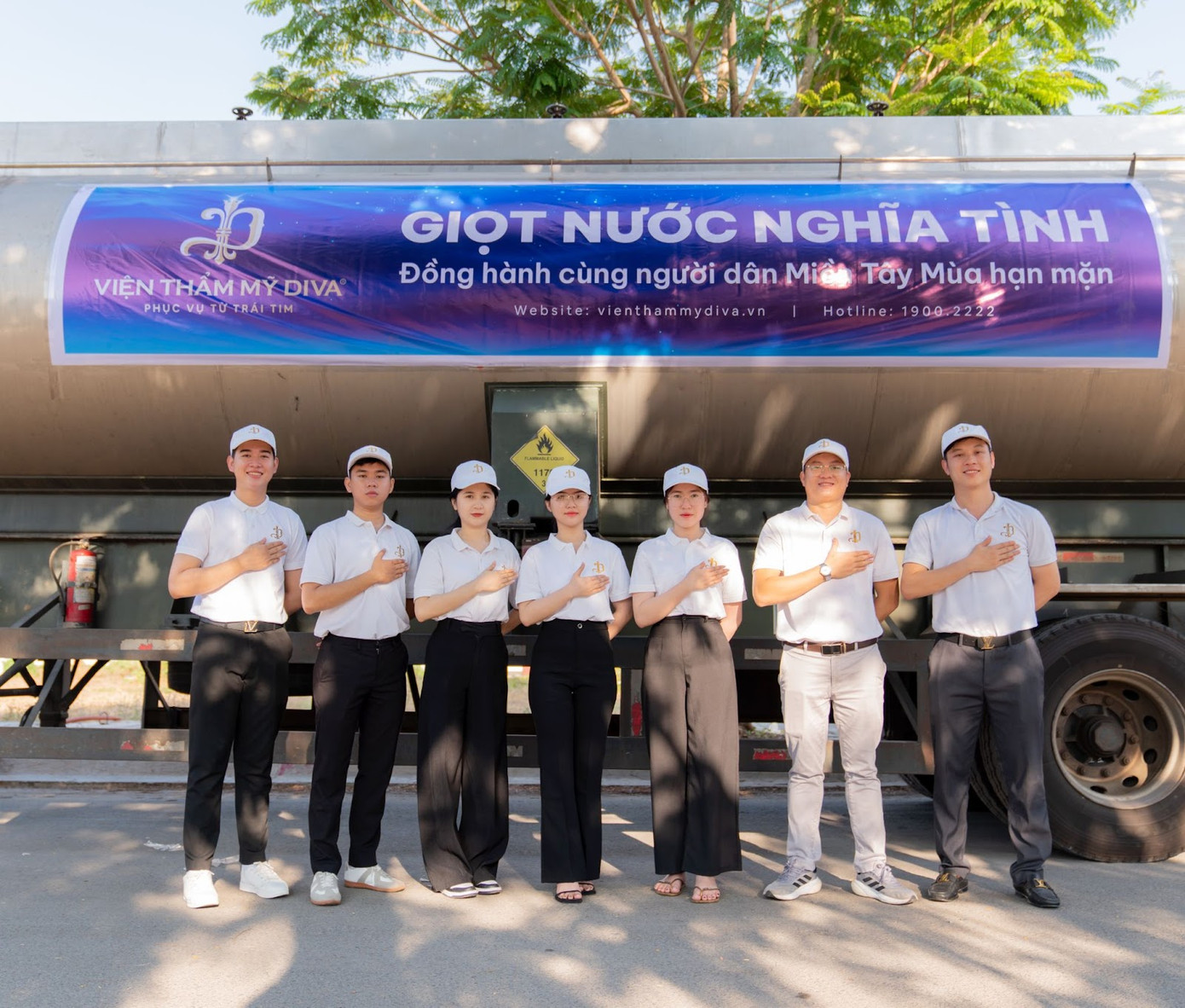 Chương trình “Giọt nước nghĩa tình - Đồng hành cùng người dân Miền Tây mùa hạn mặn” đến với người dân tỉnh Long An và Tiền Giang