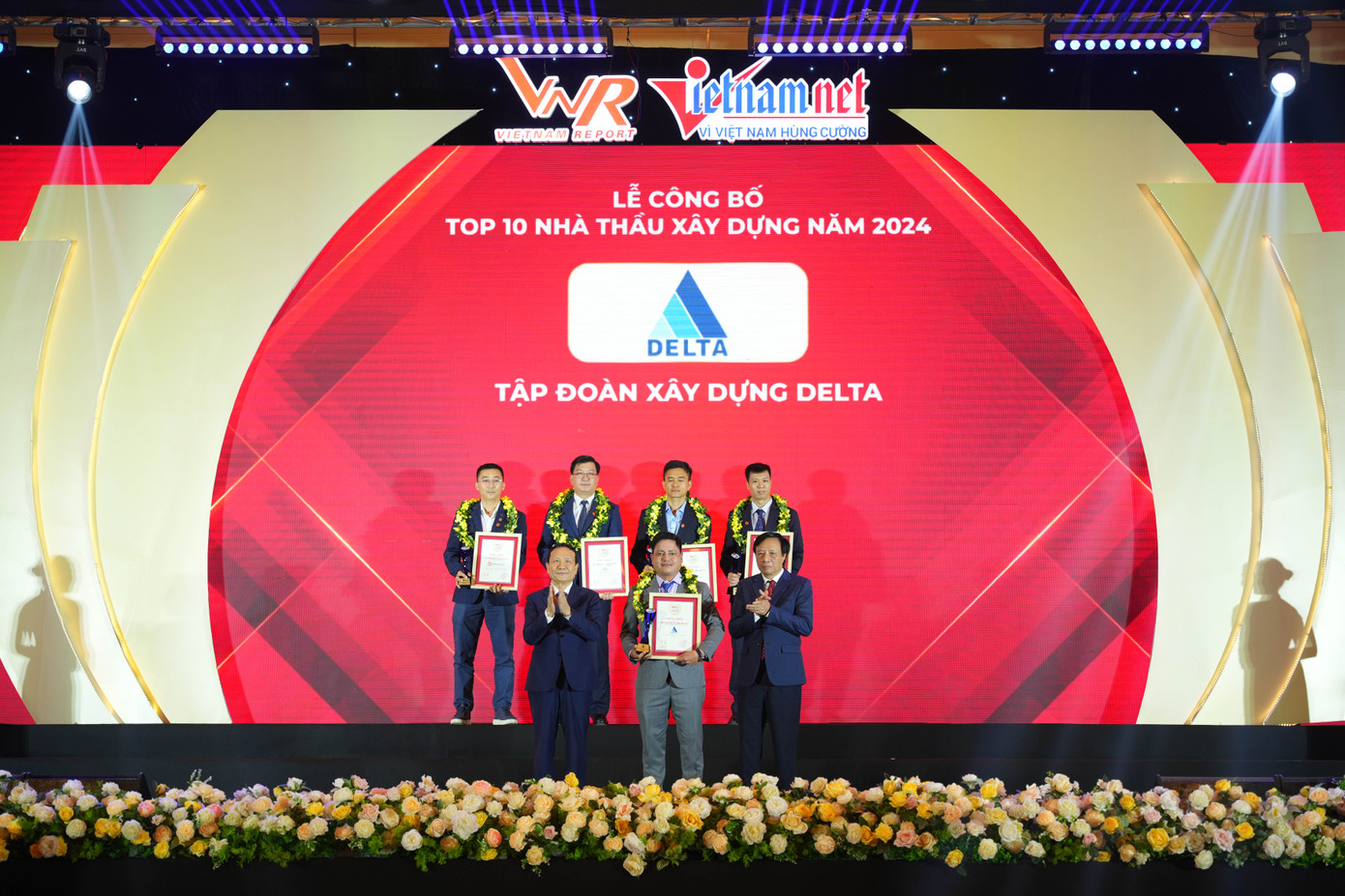 Đại diện Delta Group tại Lễ công bố Top 10 Nhà thầu Xây dựng năm 2024 do Vietnam Report và Báo VietNamNet tổ chức. Đại diện Delta Group tại Lễ công bố Top 10 Nhà thầu Xây dựng năm 2024 do Vietnam Report và Báo VietNamNet tổ chức.