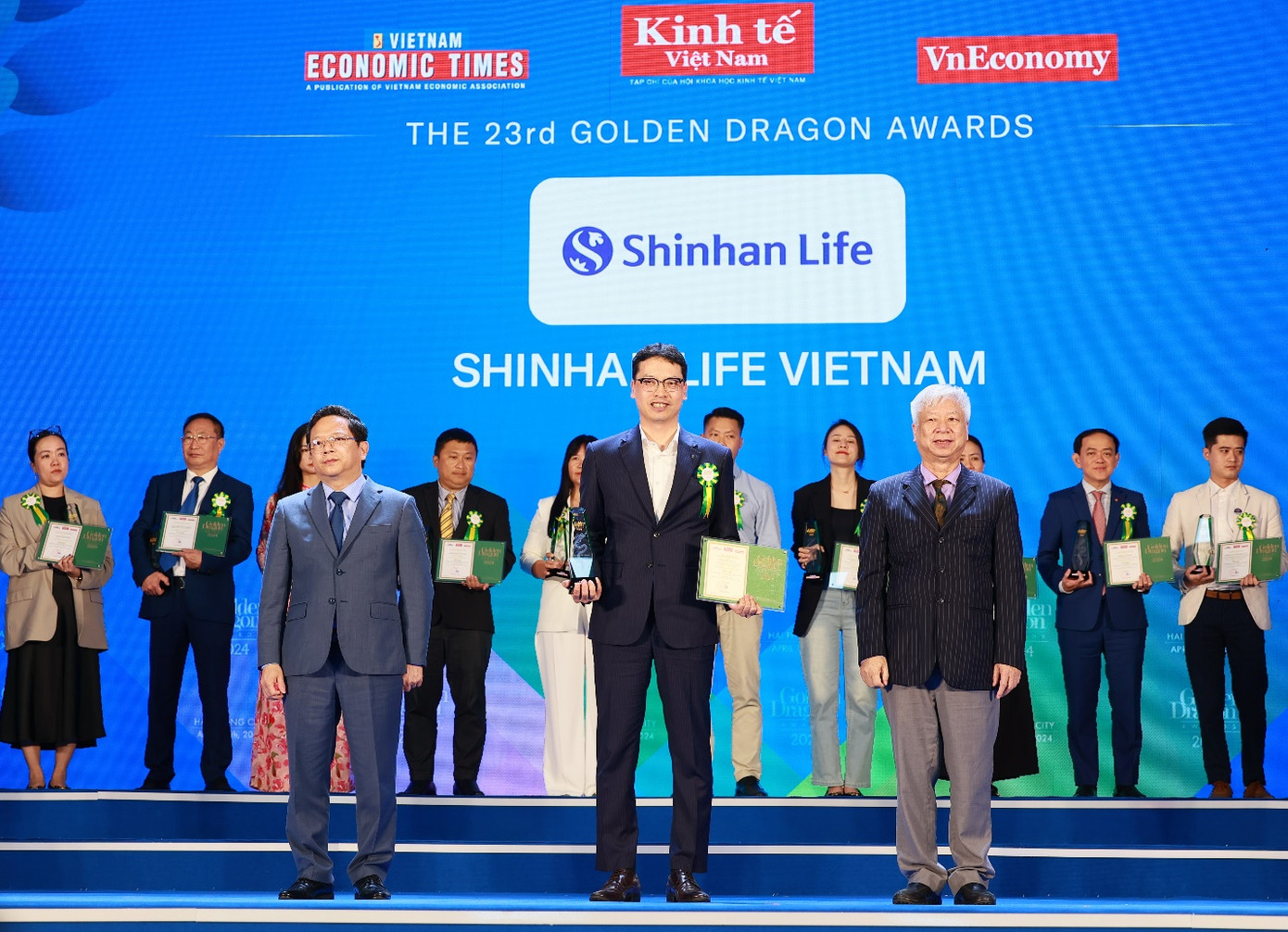 Ông Bae Seung Jun, Tổng Giám đốc Shinhan Life Việt Nam vinh dự nhận giải thưởng Rồng Vàng 2024