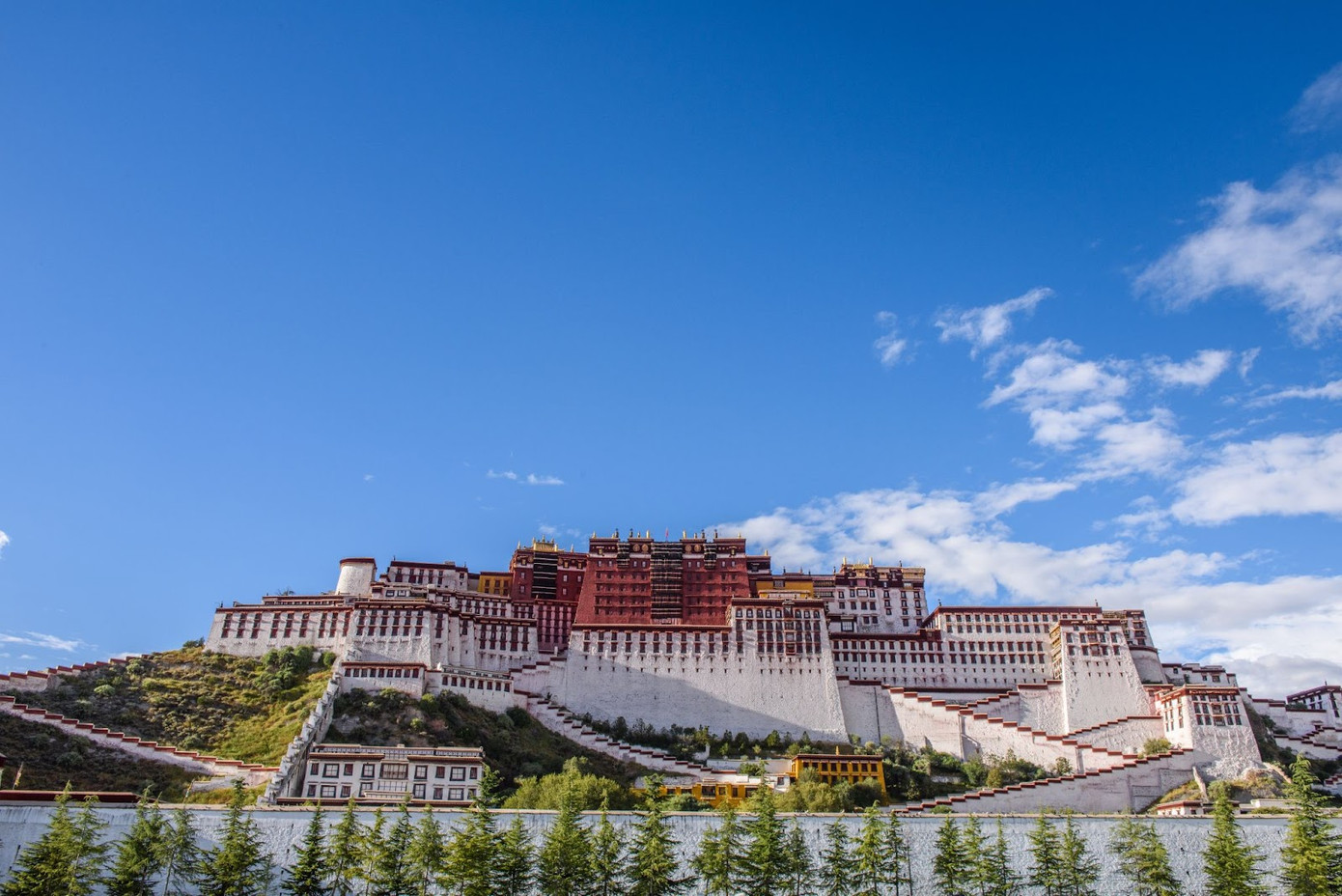 Có tới 40% hành trình mới được Vietravel giới thiệu hàng năm trở thành sản phẩm truyền thống cho khách lẻ và khách đoàn. Bên cạnh đó, nhiều hành trình sau khi được du khách trải nghiệm đã trở thành xu hướng, gây sốt trên thị trường du lịch như: Trương Gia Giới, Lệ Giang, Thổ Nhĩ Kì,..