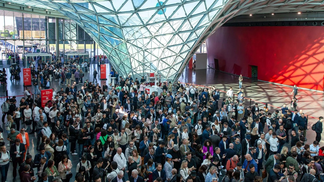 Triển lãm Salone Del Mobile 2024 thu hút đông đảo người tham quan (Ảnh: Ruggiero Scardigno) Triển lãm Salone Del Mobile 2024 thu hút đông đảo người tham quan (Ảnh: Ruggiero Scardigno)