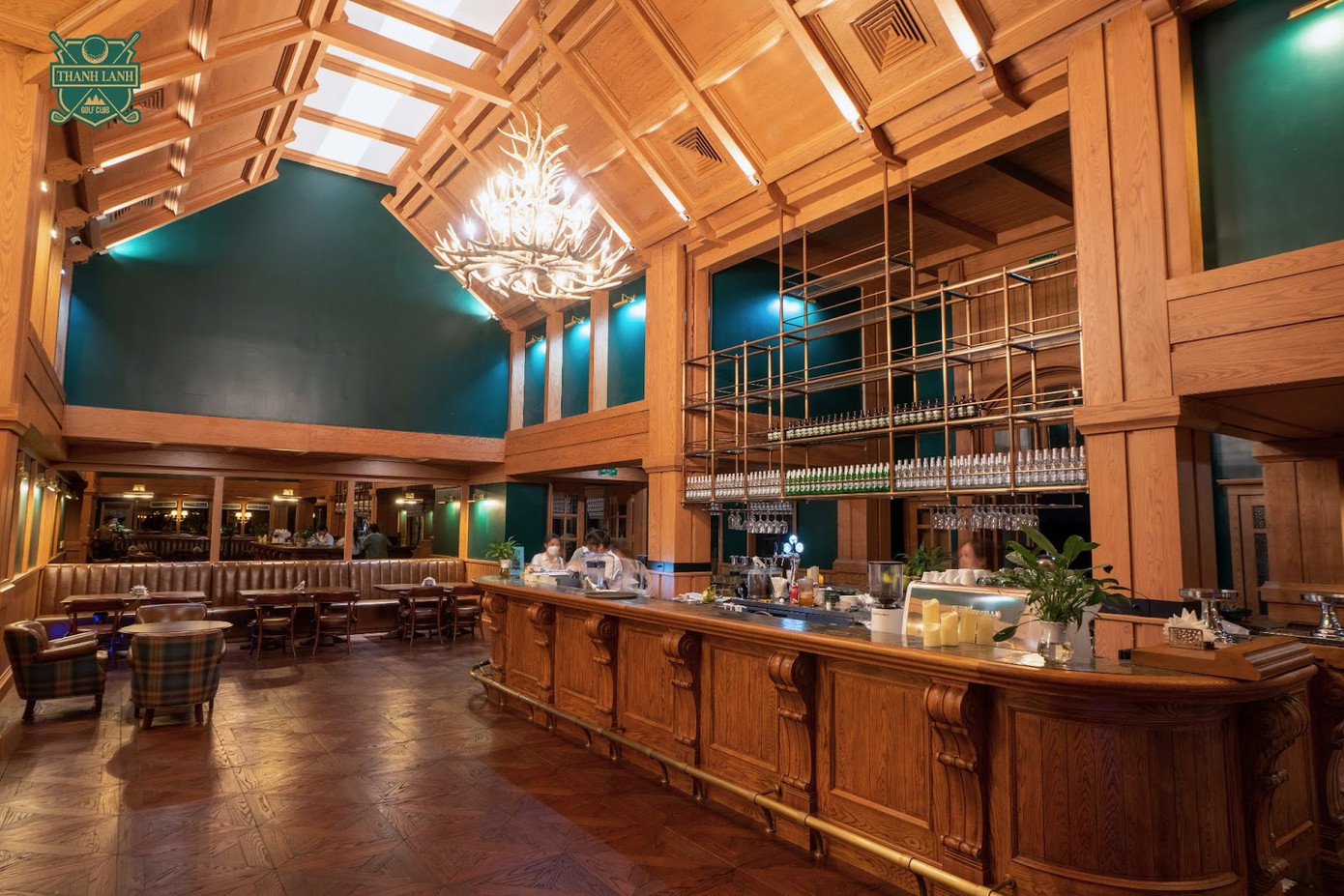 Khu vực quầy bar sang trọng, nơi thư giãn, nghỉ ngơi và “sạc” năng lượng cho các golf thủ