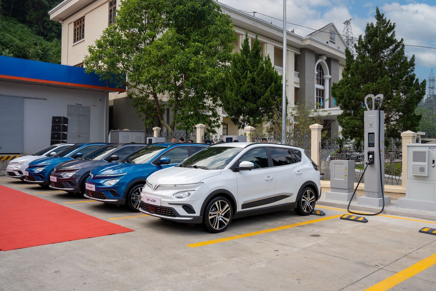 Hệ thống trạm sạc dày đặc của VinFast.