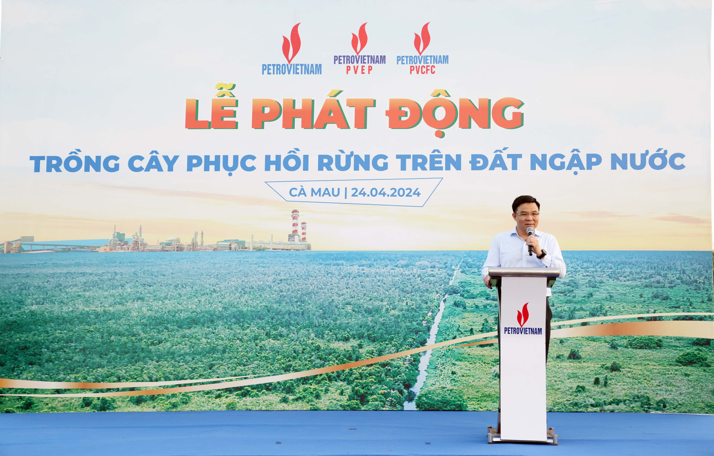Chủ tịch HĐTV Petrovietnam Lê Mạnh Hùng phát biểu tại lễ phát động. Chủ tịch HĐTV Petrovietnam Lê Mạnh Hùng phát biểu tại lễ phát động.