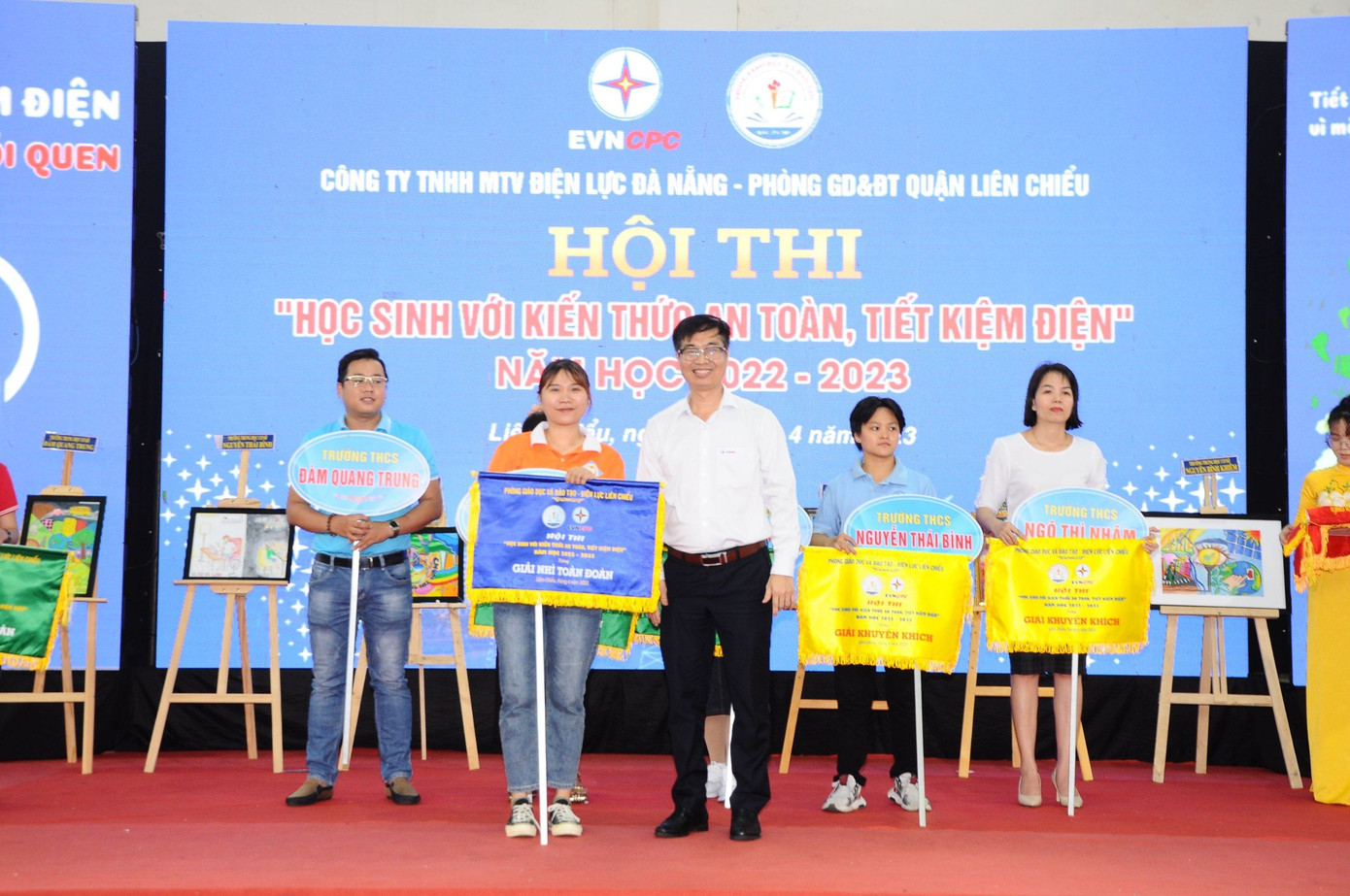 Hội thi “Học sinh với kiến thức an toàn, tiết kiệm điện” do Công ty TNHH MTV Điện lực Đà Nẵng phối hợp với các đơn vị liên quan tổ chức. Hội thi “Học sinh với kiến thức an toàn, tiết kiệm điện” do Công ty TNHH MTV Điện lực Đà Nẵng phối hợp với các đơn vị liên quan tổ chức.