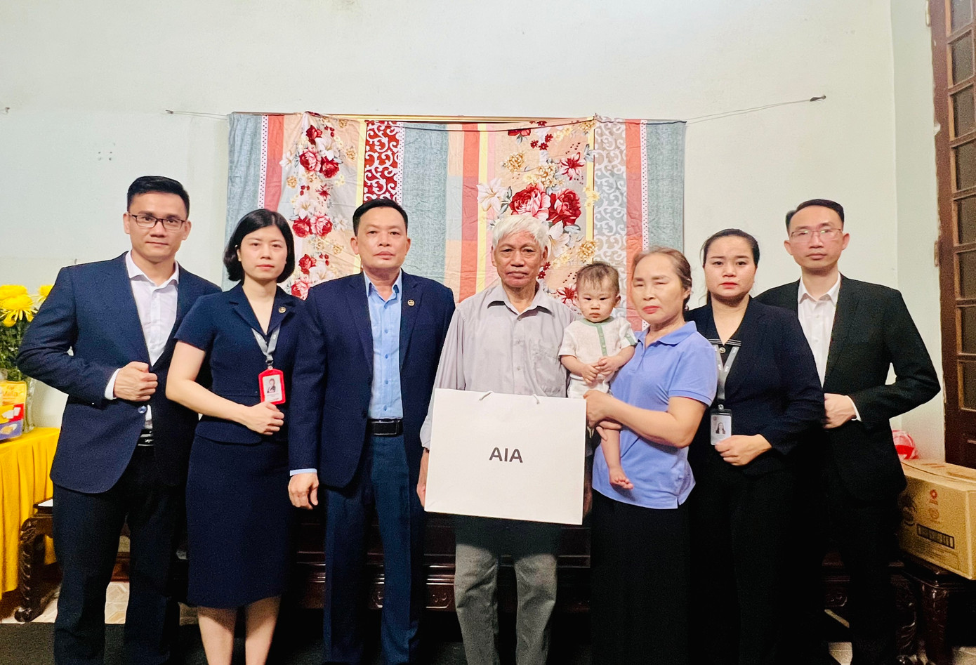 Kịp thời động viên và chia sẻ cùng gia đình khách hàng vượt qua biến cố