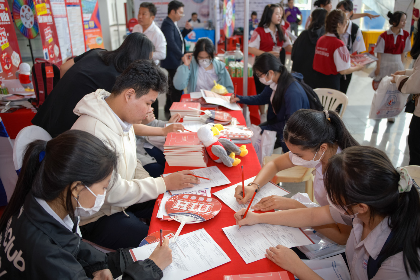 Học sinh THPT đăng ký xét tuyển vào HIU bằng các phương thức xét tuyển sớm