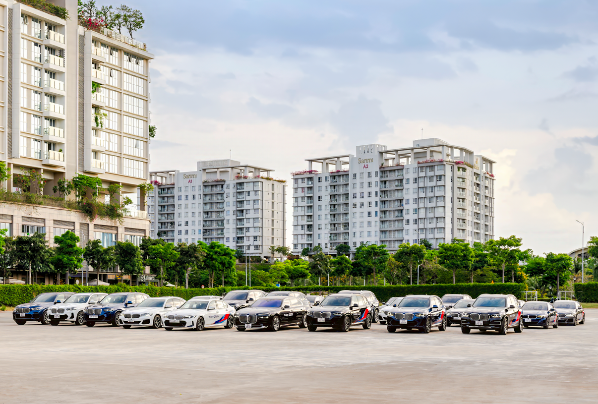 Các mẫu xe cao cấp từ thương hiệu BMW sẵn sàng phục vụ khách VVIP và VIP