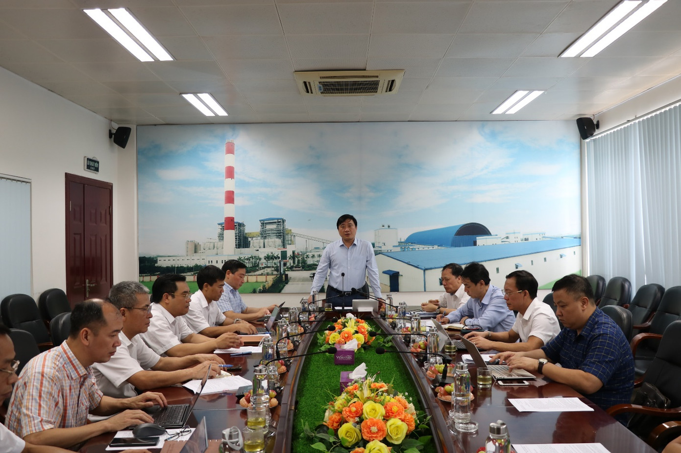 Phó Tổng Giám đốc Tập đoàn TKV Phan Xuân Thuỷ chủ trì làm việc với Công ty Nhiệt điện Đông Triều – TKV.