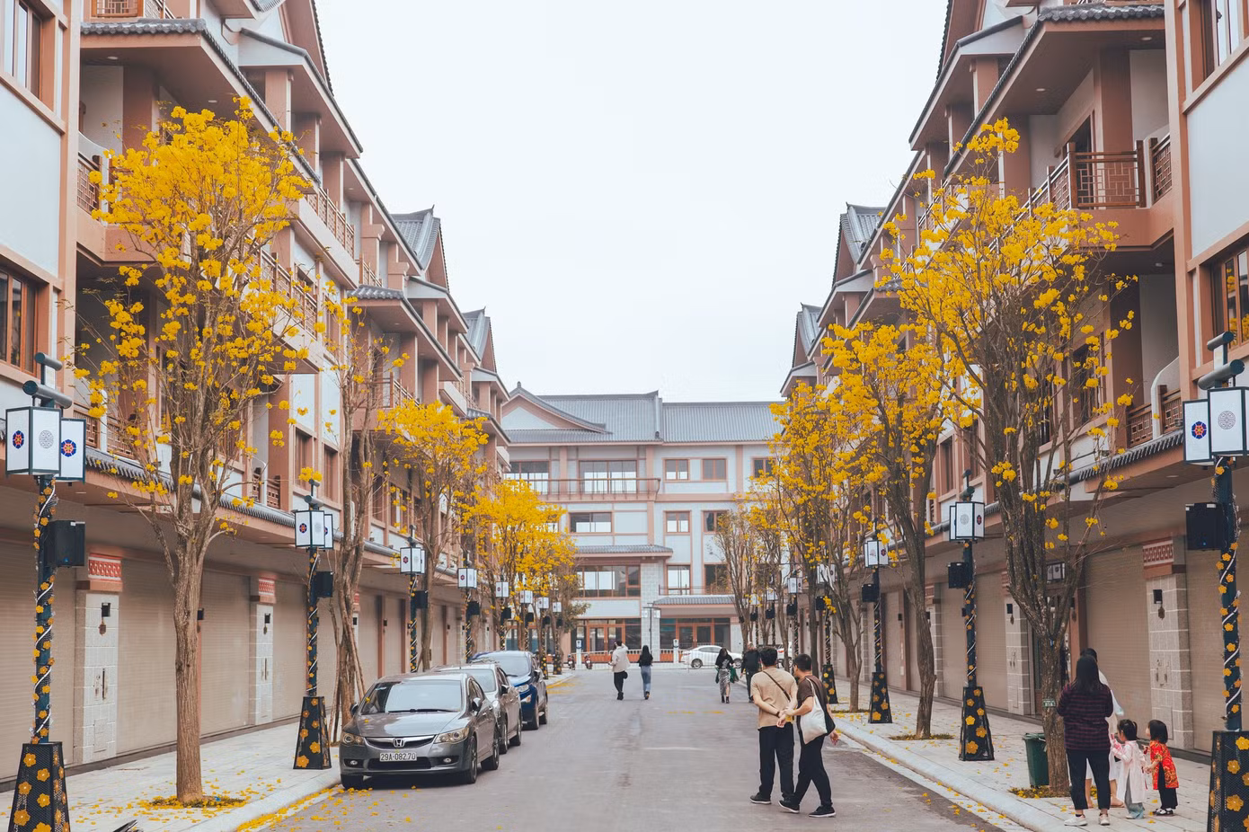 Chưa chính thức khai trương nhưng “phố cổ” Hanok tại K-Town đã thu hút rất đông du khách nhờ kiến trúc và cảnh quan nên thơ, cổ kính