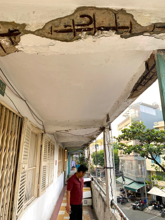 Chung cư Vĩnh Hội (cấp D), quận 4 cũng xuống cấp nghiêm trọng. Chung cư Vĩnh Hội (cấp D), quận 4 cũng xuống cấp nghiêm trọng.