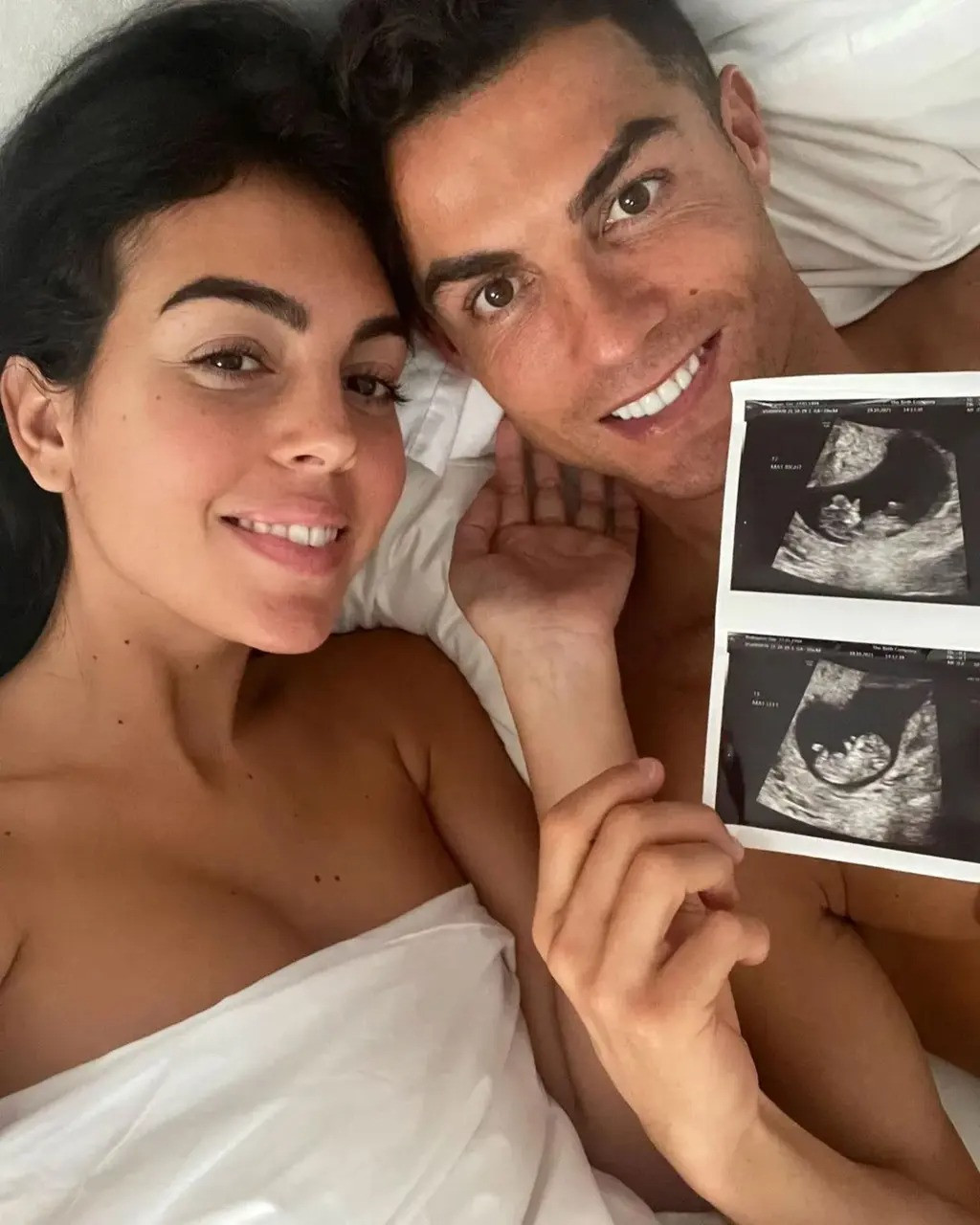 Cristiano Ronaldo và Georgina Rodriguez hạnh phúc thông báo việc sắp chào đón cặp song sinh vào 6 tháng trước khi nỗi đau ập đến. Ảnh: IG.