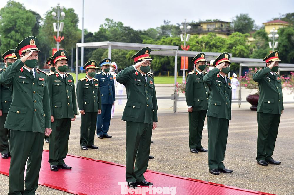 Đoàn đại biểu Quân ủy Trung ương và Bộ Quốc phòng tưởng niệm Chủ tịch Hồ Chí Minh