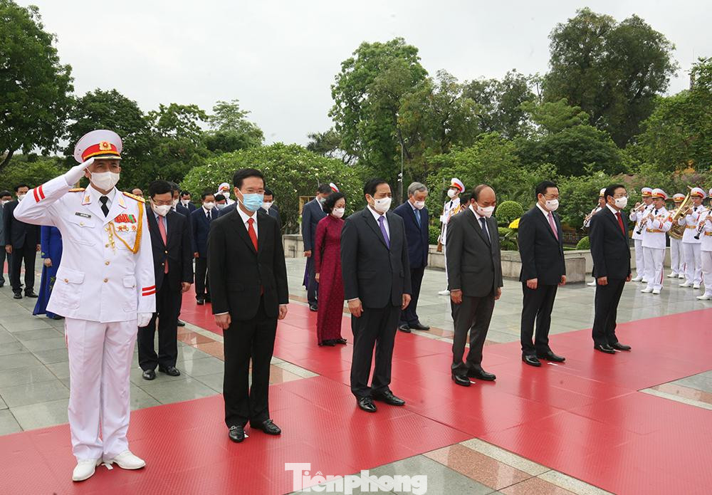 Đoàn lãnh đạo Đảng, Nhà nước tưởng niệm các Anh hùng liệt sĩ