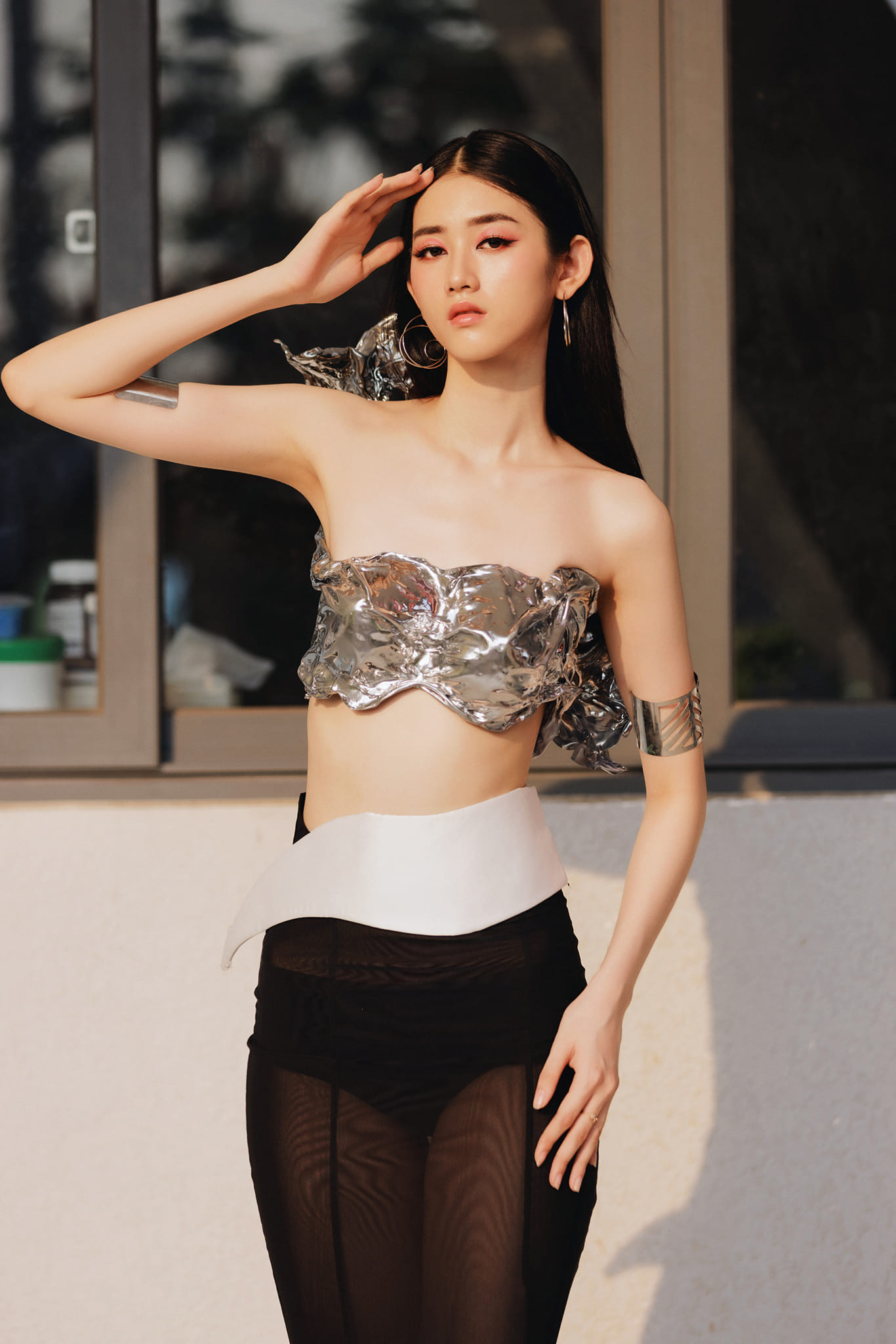 Trên sàn diễn thời trang, Hải Yến được giao trình diễn nhiều trang phục khoe vòng eo nhỏ nhắn. Cô nói khá hài lòng với kết quả nhân trắc học nhưng vẫn tích cực tập luyện trong thời gian tới để cải thiện hình thể.