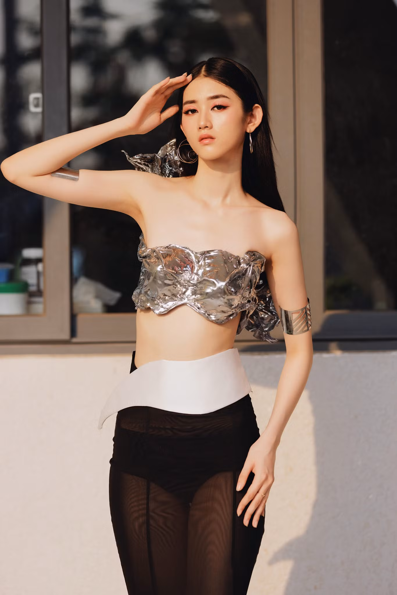 Trên sàn diễn thời trang, Hải Yến được giao trình diễn nhiều trang phục khoe vòng eo nhỏ nhắn. Cô nói khá hài lòng với kết quả nhân trắc học nhưng vẫn tích cực tập luyện trong thời gian tới để cải thiện hình thể.