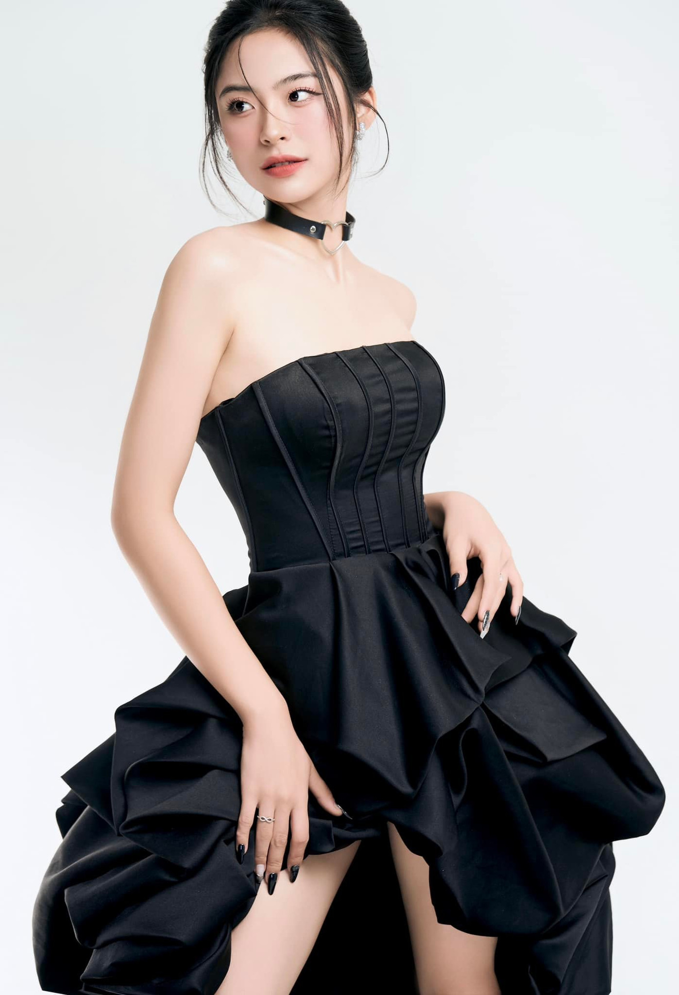 Vân Nhi cho biết trước khi bước vào phòng nhân trắc học và phỏng vấn kín, cô khá hồi hộp, lo lắng. Tuy nhiên sau khi được ban tổ chức hướng dẫn và tiếp xúc với các giám khảo thì cô cảm nhận được sự thân thiện, gần gũi.