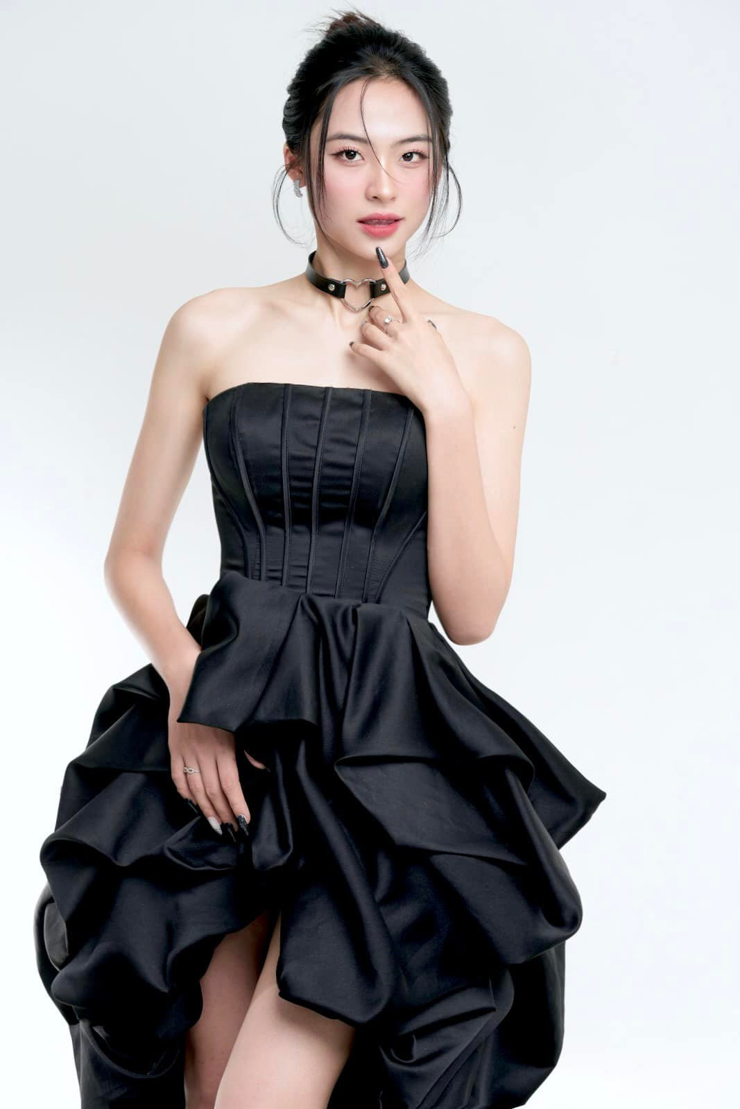 Vân Nhi cho biết trước khi bước vào phòng nhân trắc học và phỏng vấn kín, cô khá hồi hộp, lo lắng. Tuy nhiên sau khi được ban tổ chức hướng dẫn và tiếp xúc với các giám khảo thì cô cảm nhận được sự thân thiện, gần gũi.